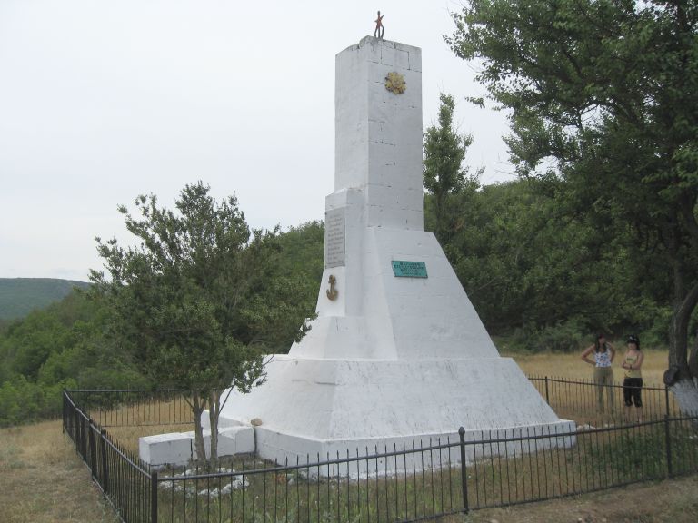 Дальнее (с.), памятник героям дзота №11