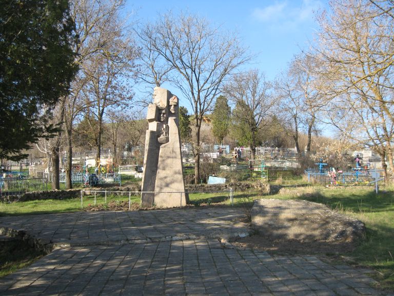 Партизанское (с.), памятник жителям села