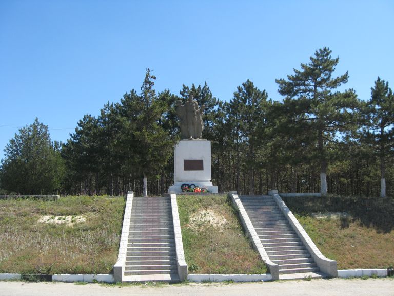 Белогорск (г.), памятник воинам и партизанам ВОВ