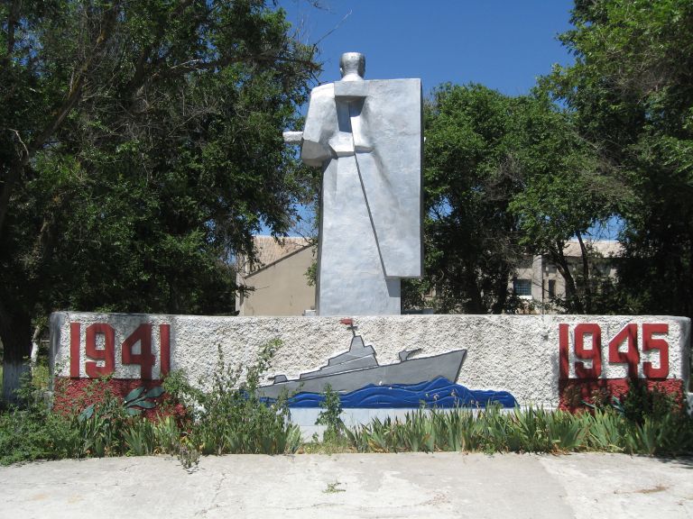 Береговое (с.), памятник воинам 51, 44 и Отдельной Приморской армий