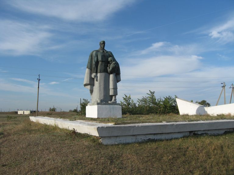 Медведевка (с.), памятник односельчанам