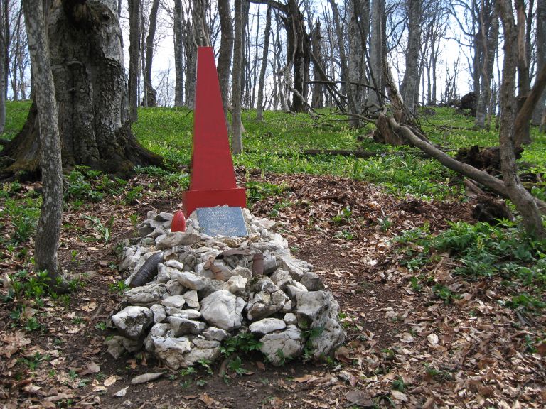 Юки-Тепе (гора), могила Самищенко И.А.