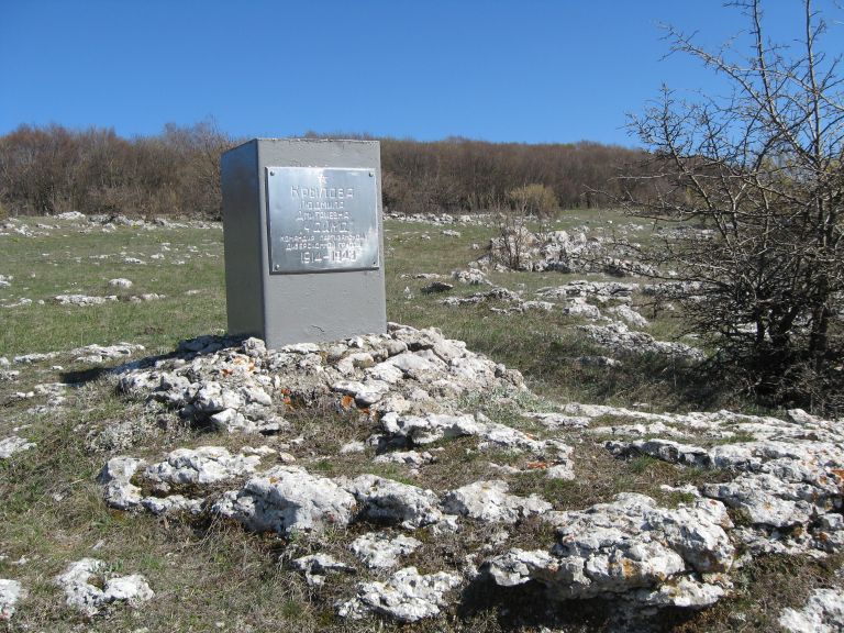 Колан-Баир (гора), памятник Чайка