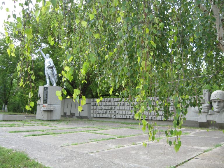 Куйбышево (пгт.), мемориал с вечным огнем